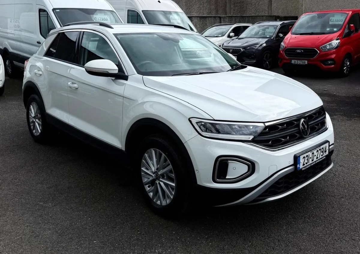 2023 Volkswagen T-Roc 73,000km - Image 1
