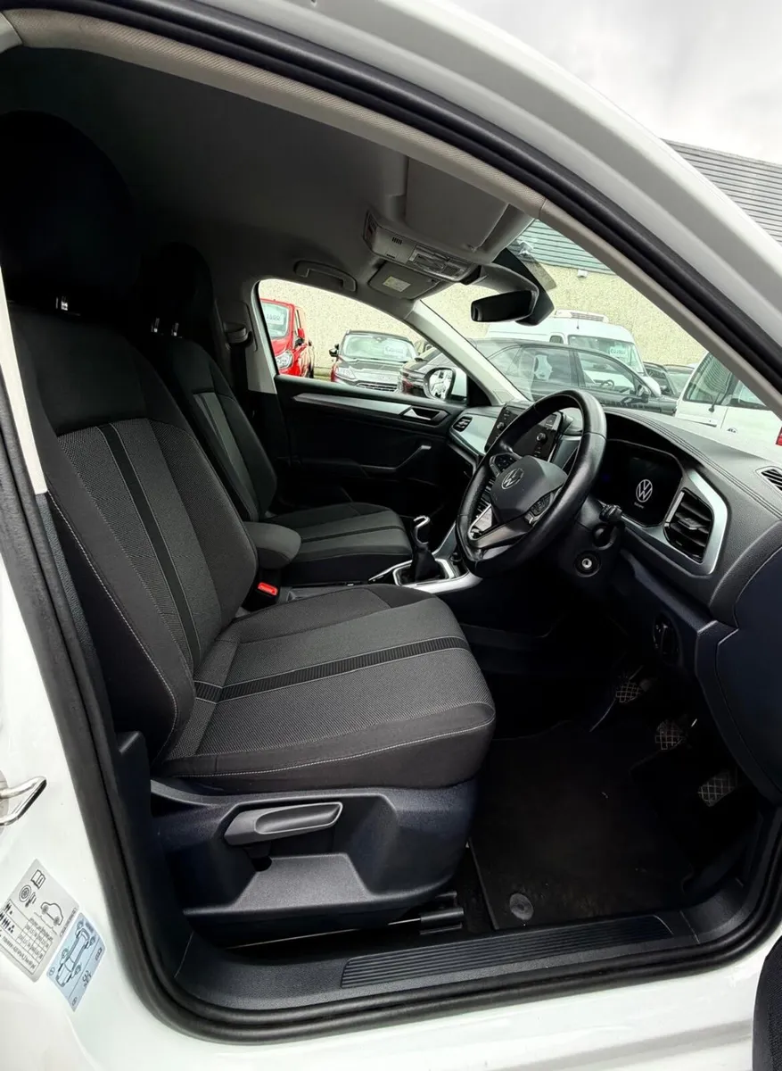2023 Volkswagen T-Roc 73,000km - Image 4