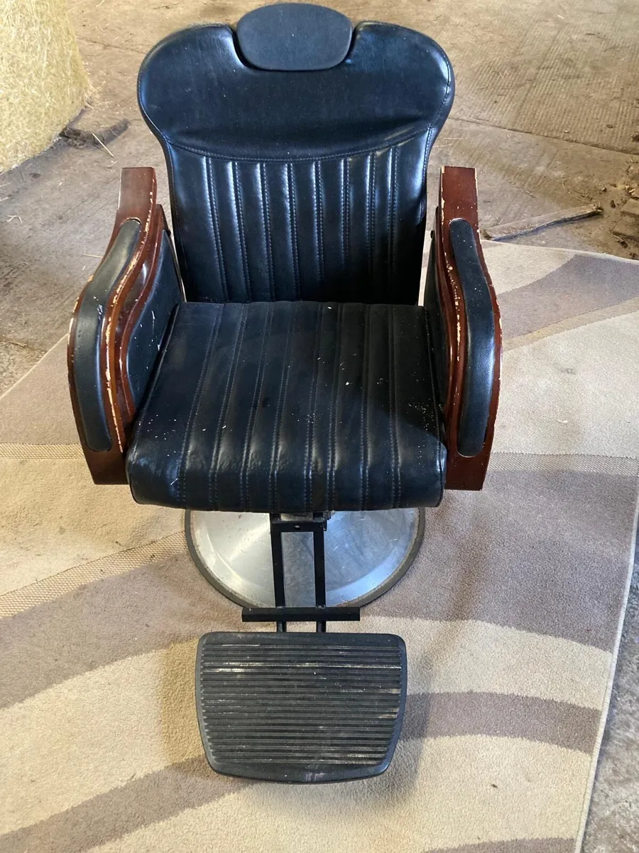 Barbers chair - Image 1