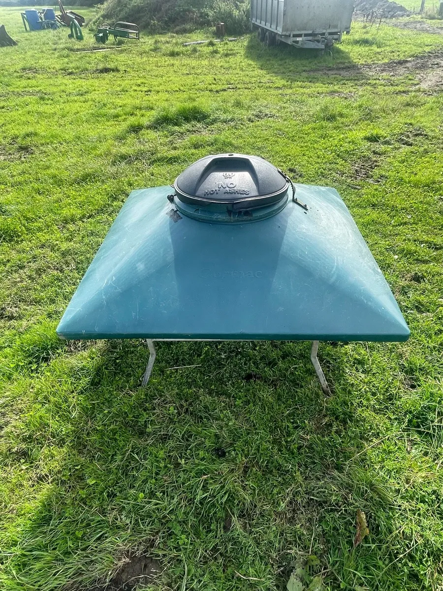 Lamb creep feeder and 3 hay racks - Image 3