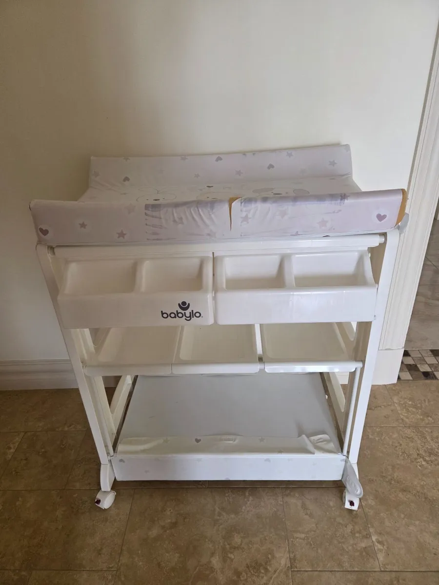 Babylo Bath and Baby Changing Table - Image 1