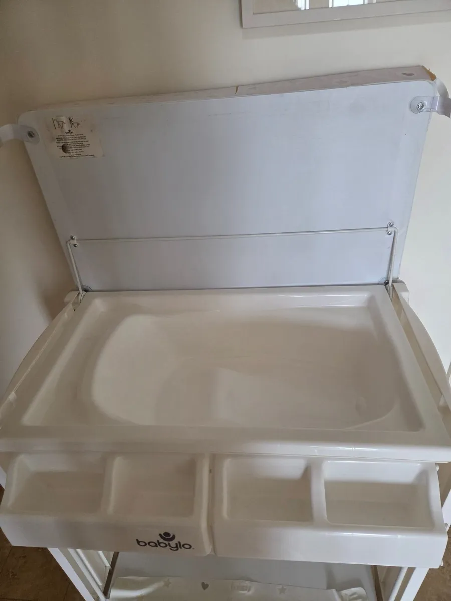 Babylo Bath and Baby Changing Table - Image 2