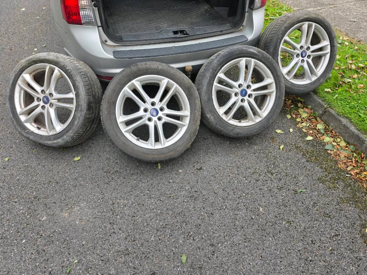 Ford mondeo 17 inch alloys - Image 1