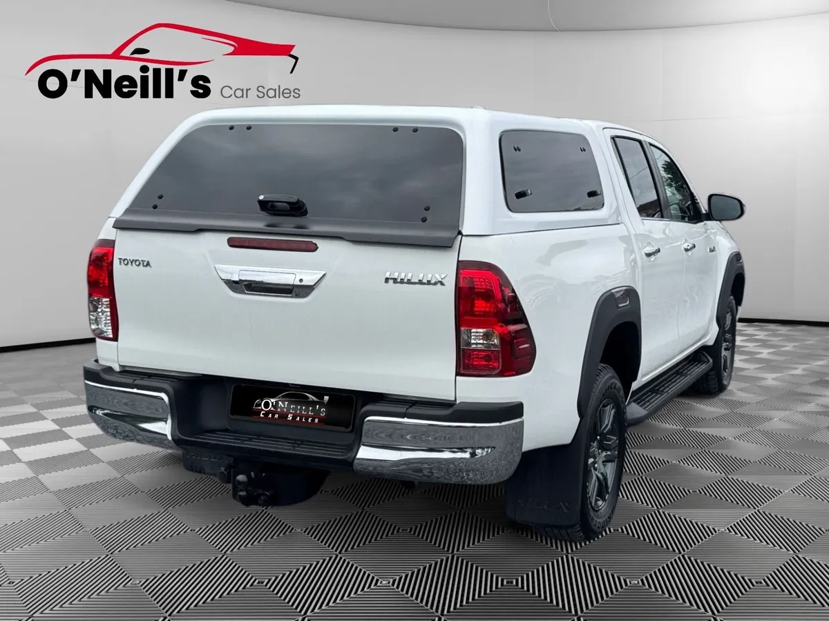 Toyota Hilux 2026 2.8 SR5 MANUAL NO VAT! #457 - Image 2