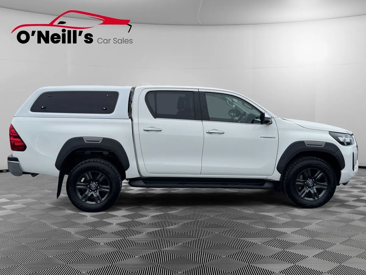 Toyota Hilux 2026 2.8 SR5 MANUAL NO VAT! #457 - Image 3