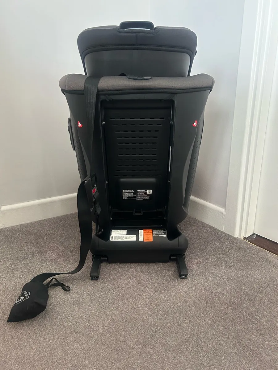 Jolie Bold Car Seat 9kg to 36kg isofix and top yet - Image 3