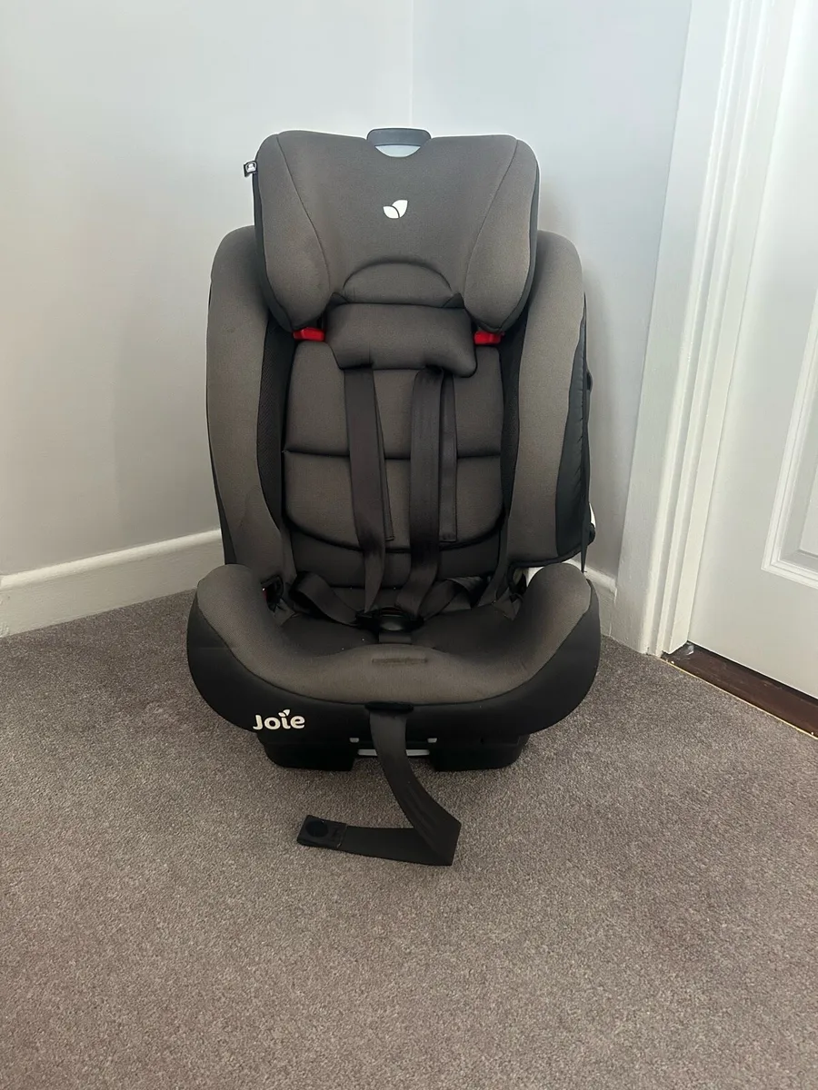 Jolie Bold Car Seat 9kg to 36kg isofix and top yet - Image 1