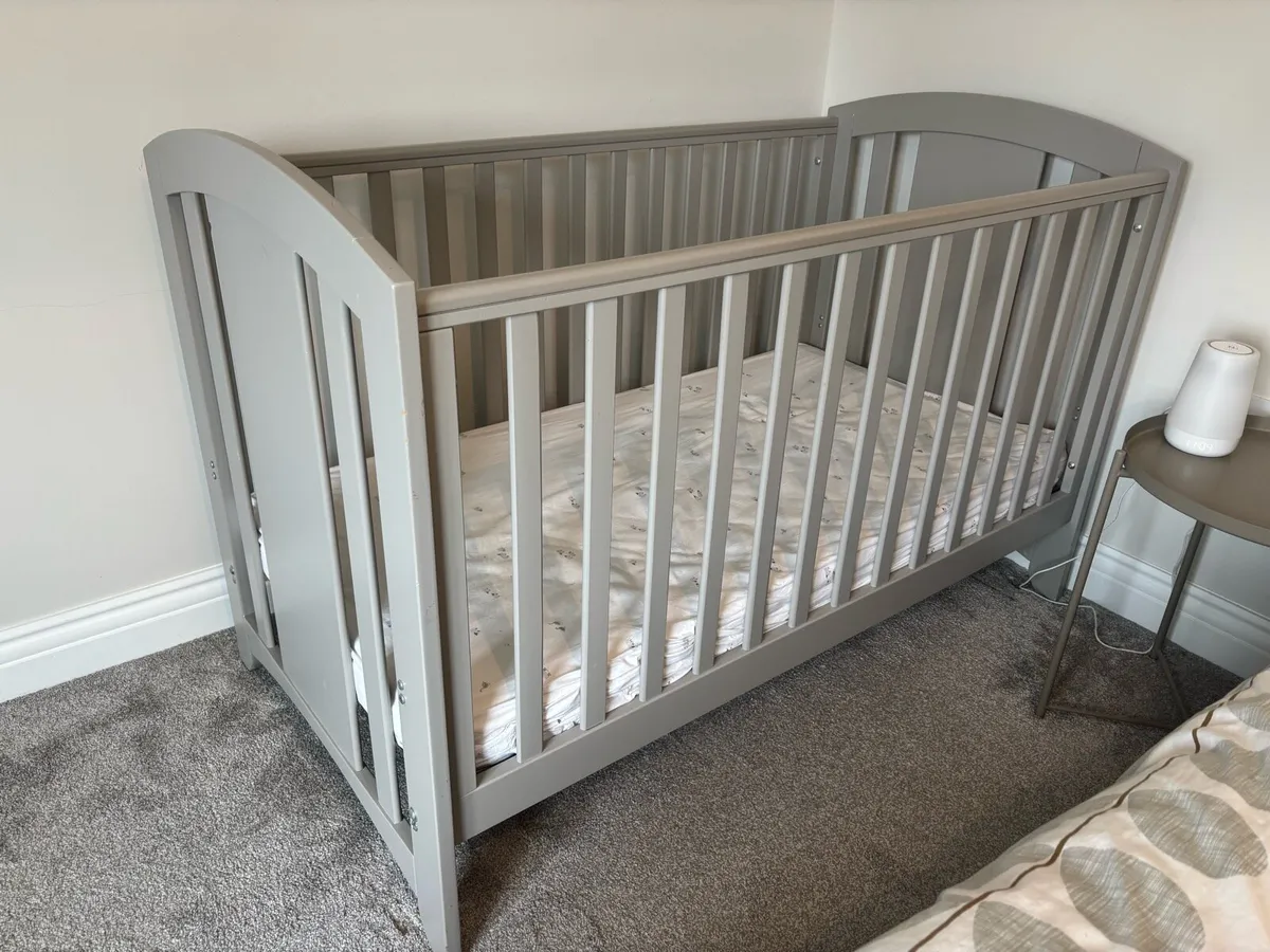 Cot & Changing Table/Drawer Unit - Image 1