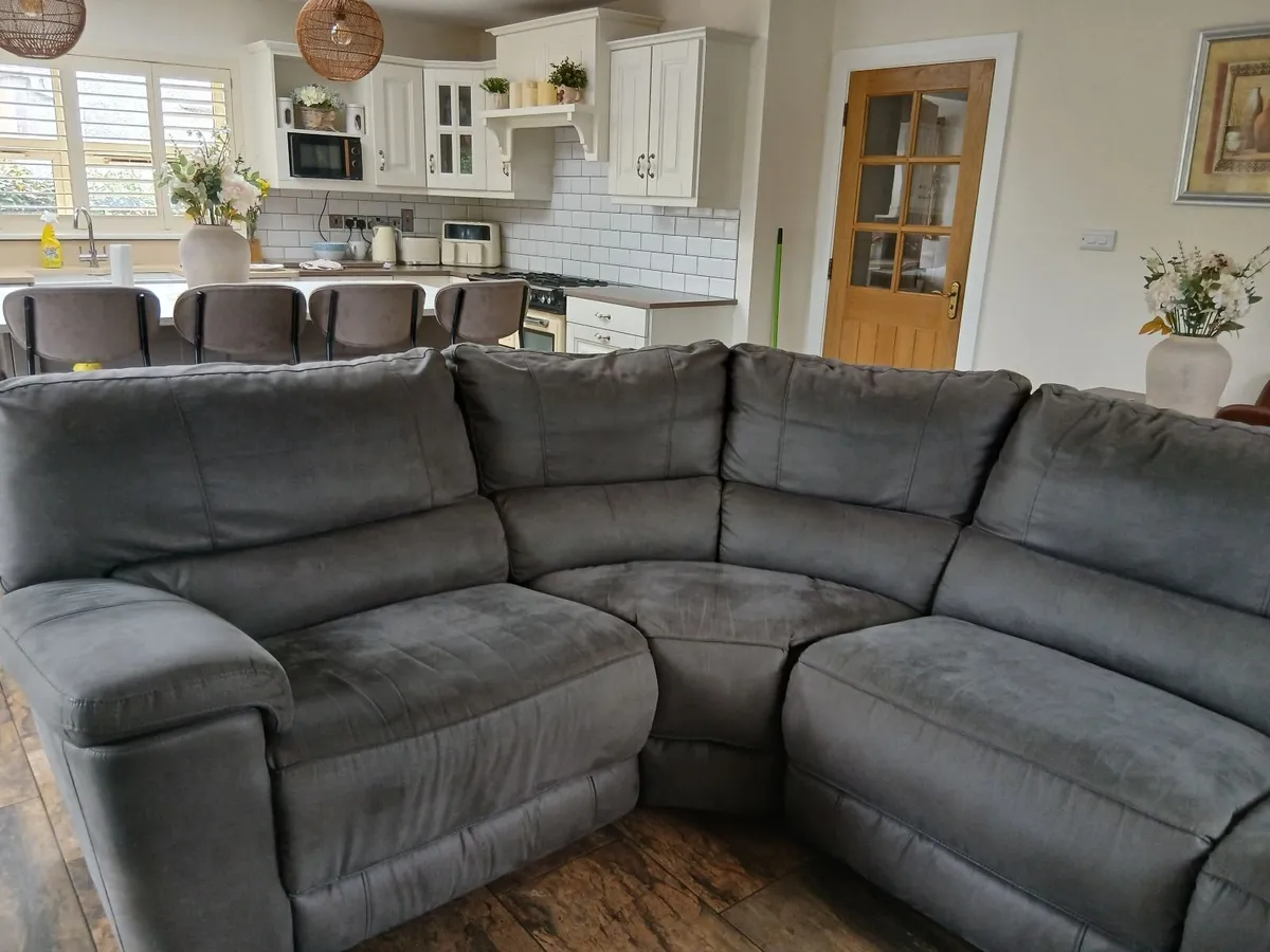 Recliner sofa and furniture - Image 3