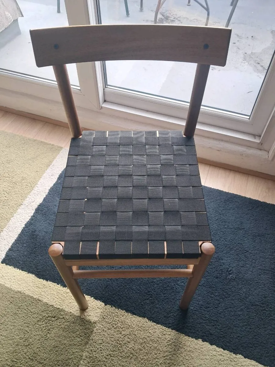 Small Dining table and two chairs - Image 2