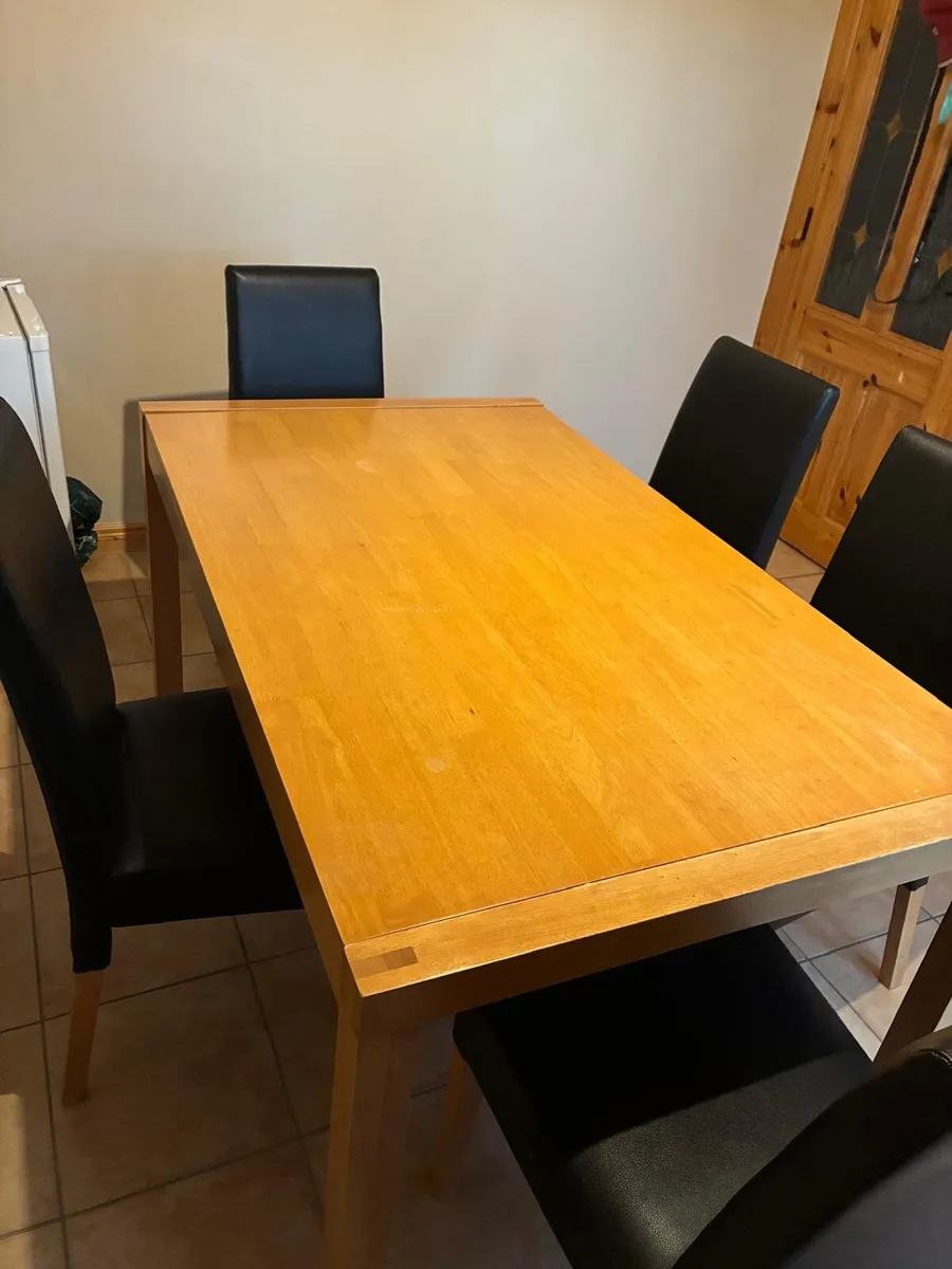 Kitchen table and chairs - Image 1