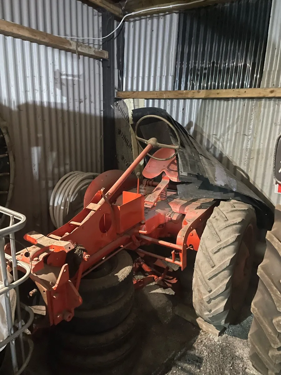 Allis-chalmers tractor - Image 1