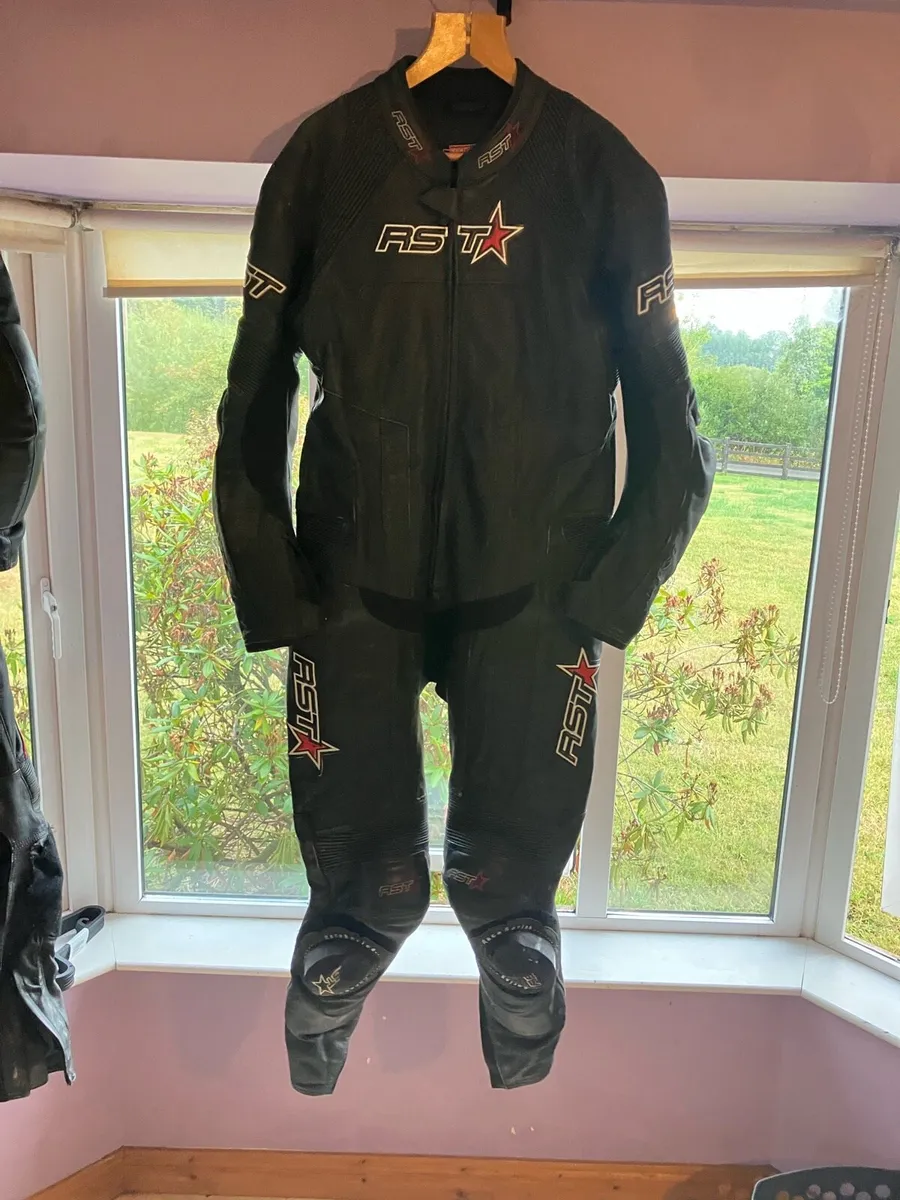 RST voltage leathers - Image 1