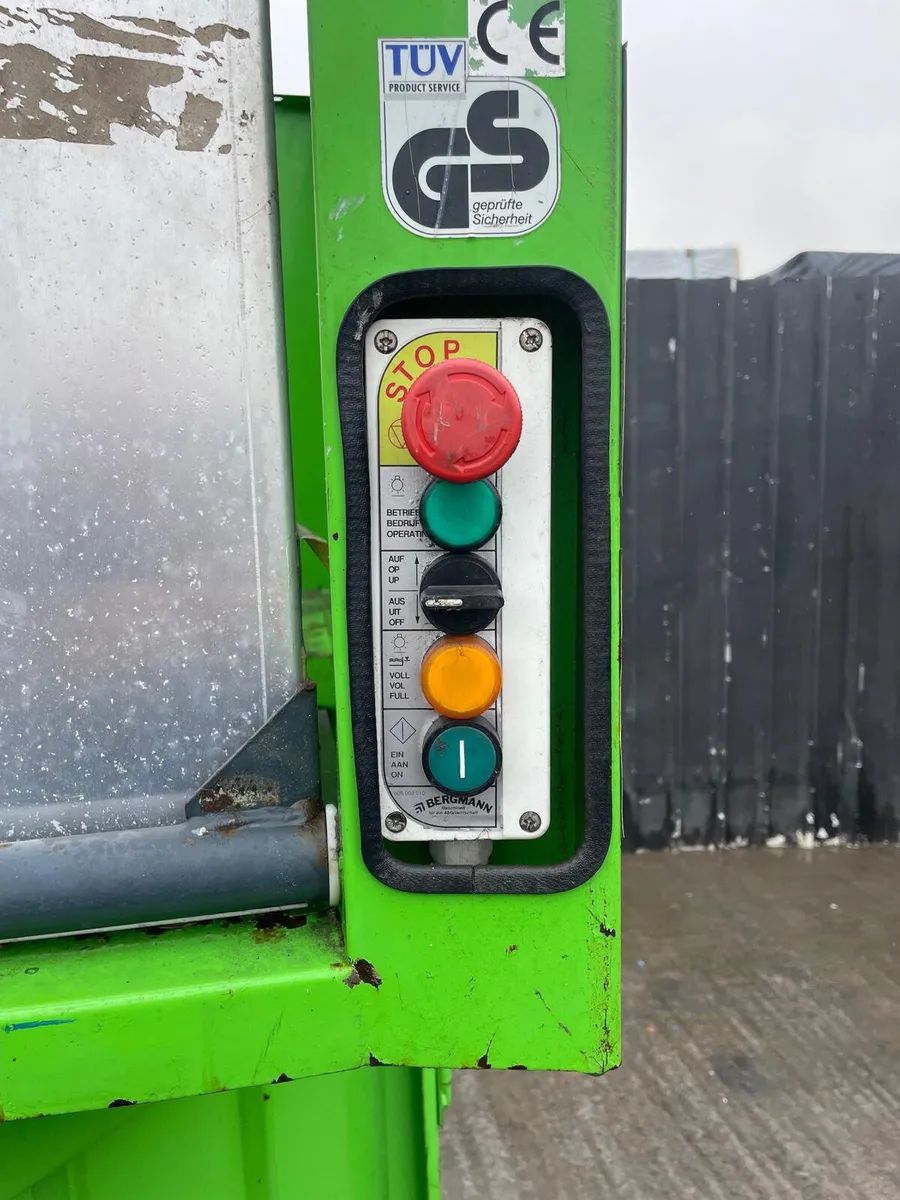 Large industrial compactor/baler - Image 4