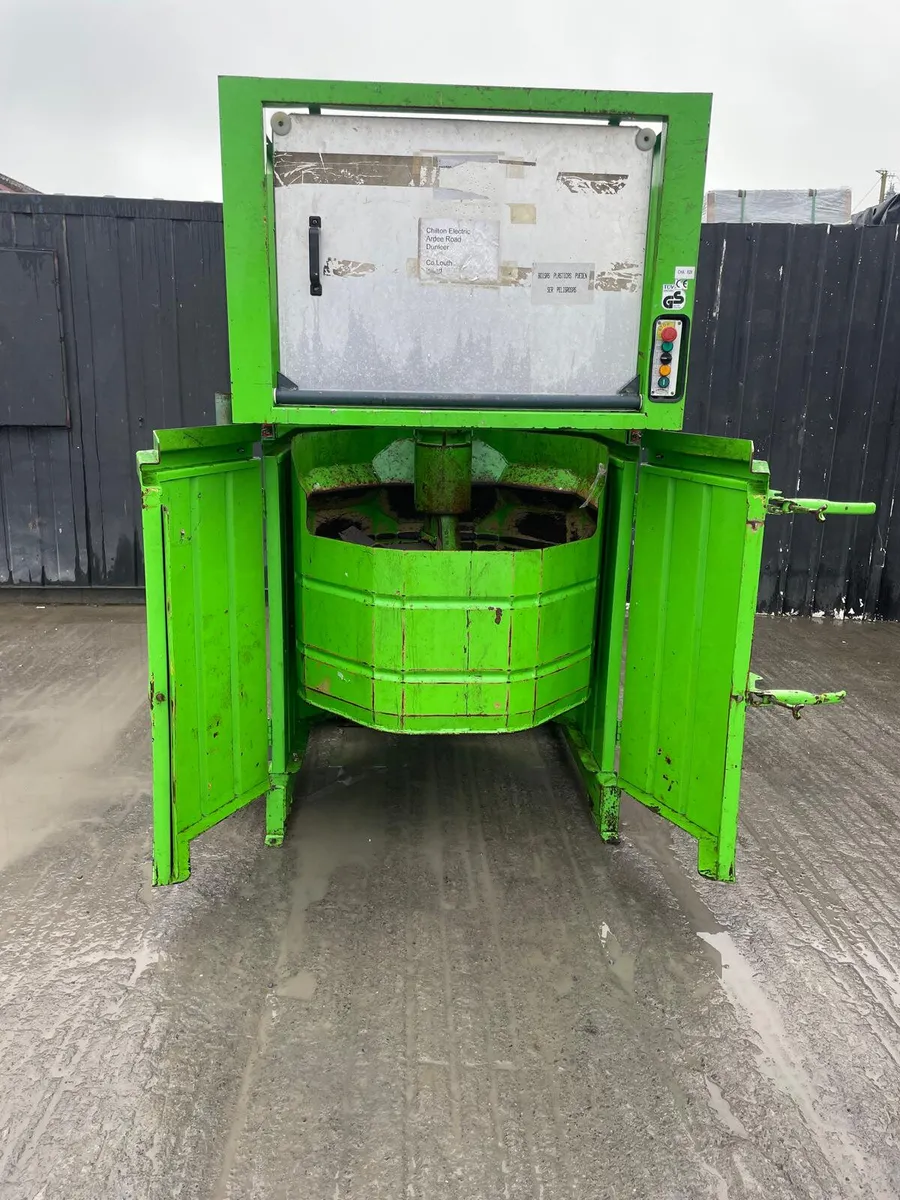 Large industrial compactor/baler - Image 1