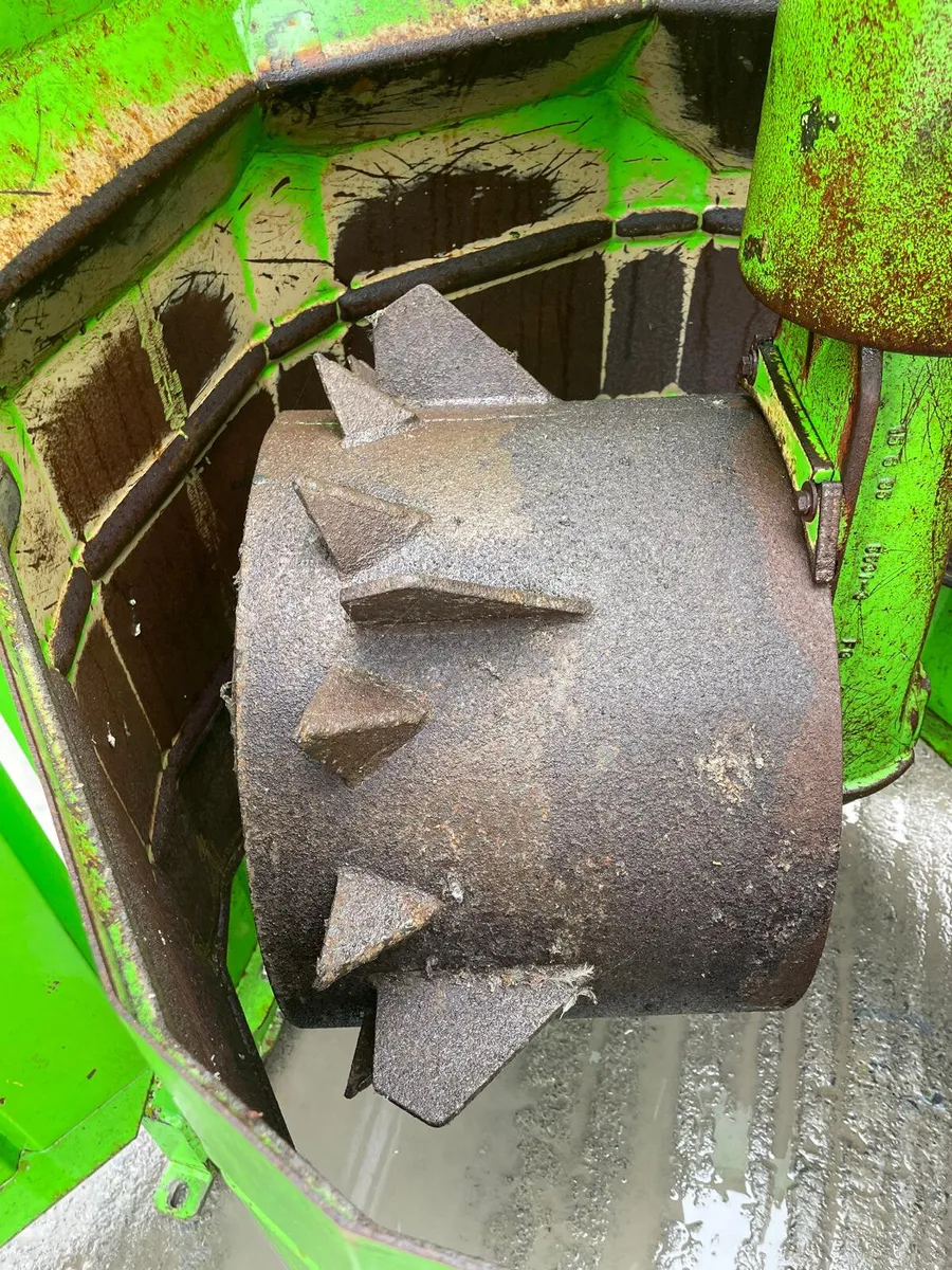 Large industrial compactor/baler - Image 3