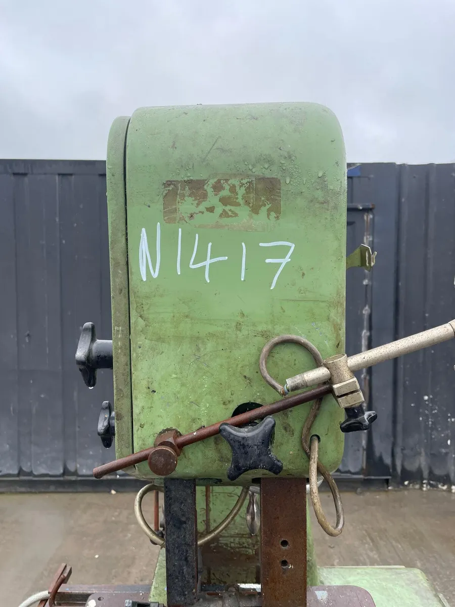 Vertical metal-cutting bandsaw - Image 2