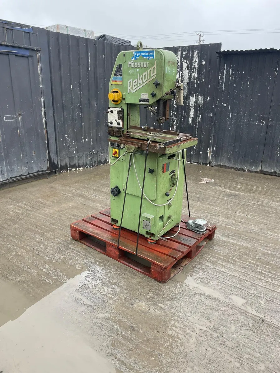 Vertical metal-cutting bandsaw - Image 1