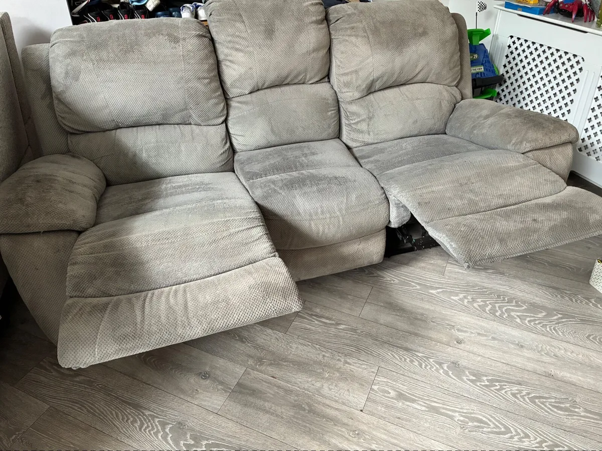 3 Seater Recliner Couch - Image 3