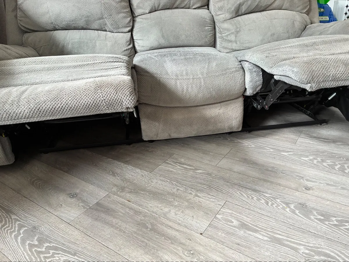 3 Seater Recliner Couch - Image 2