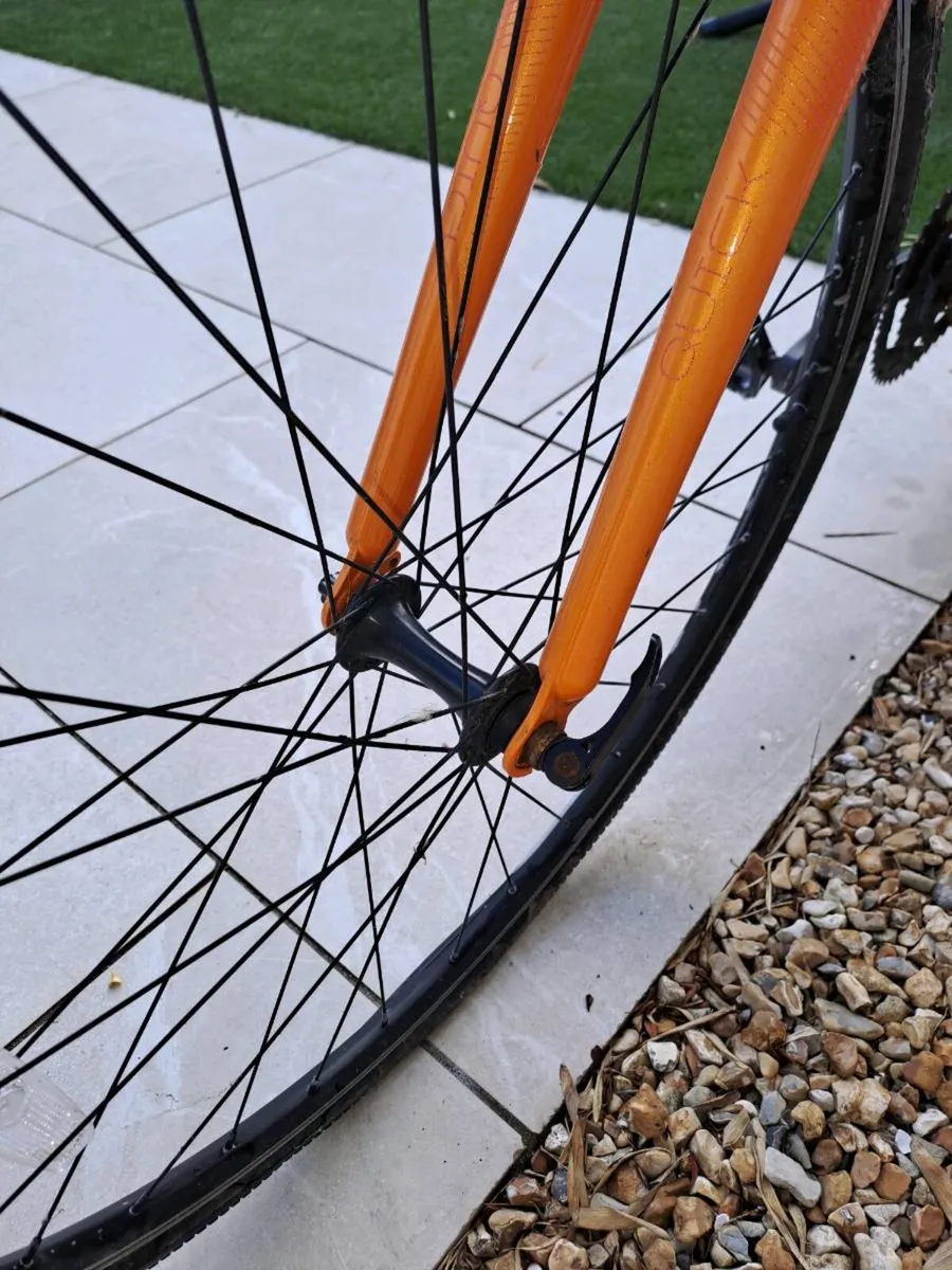 Boys Hybrid Bike - Image 3
