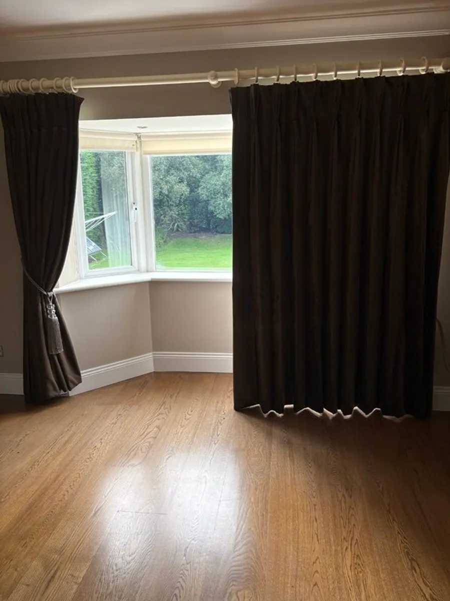 Curtains - Image 2