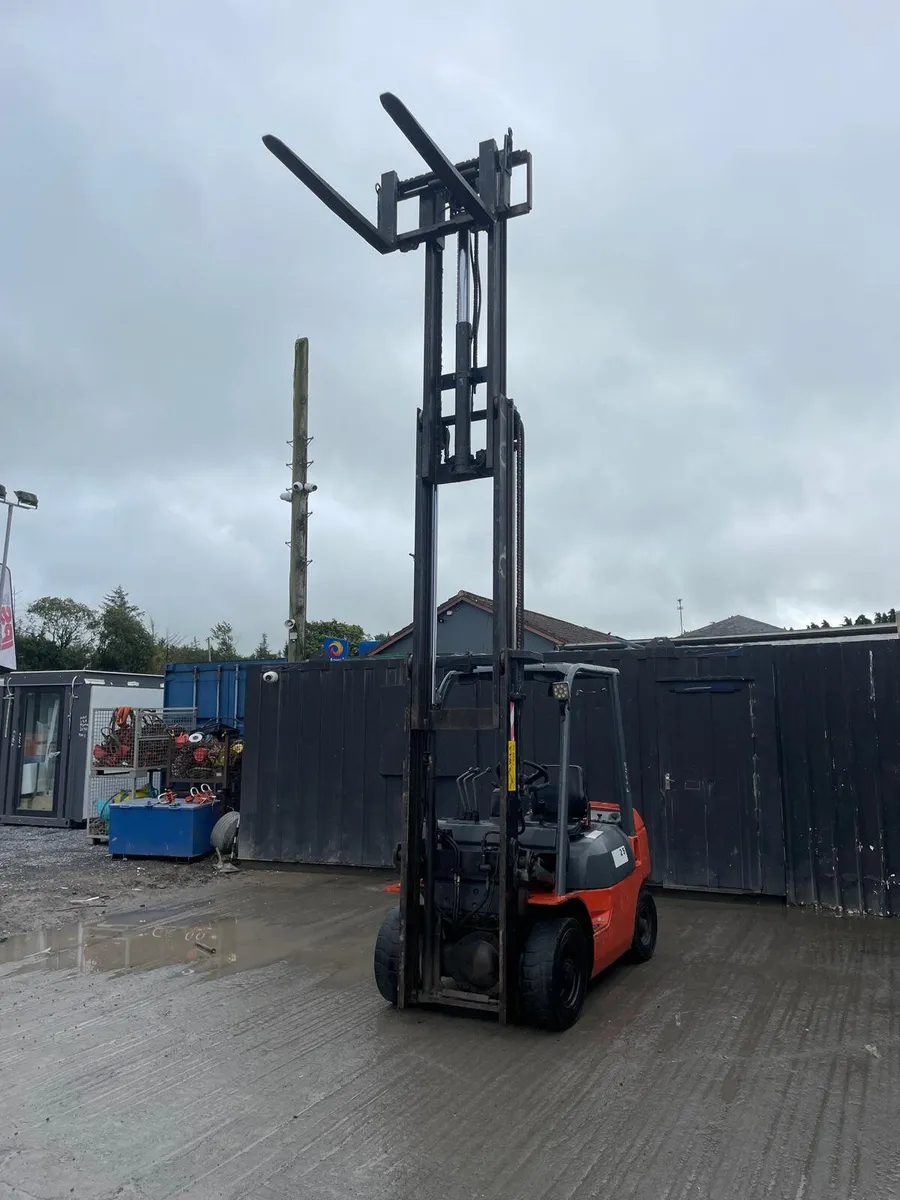 Toyota Tonero diesel counterbalance forklift - Image 4