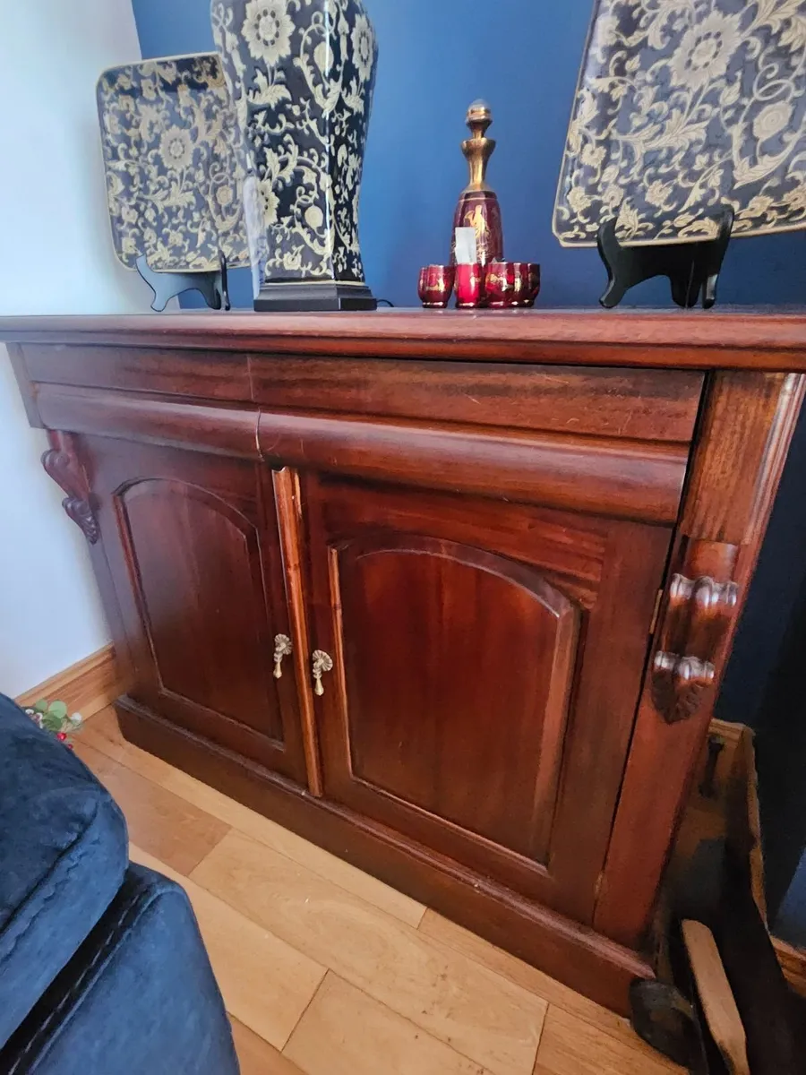 Antique style Sideboard - Image 1