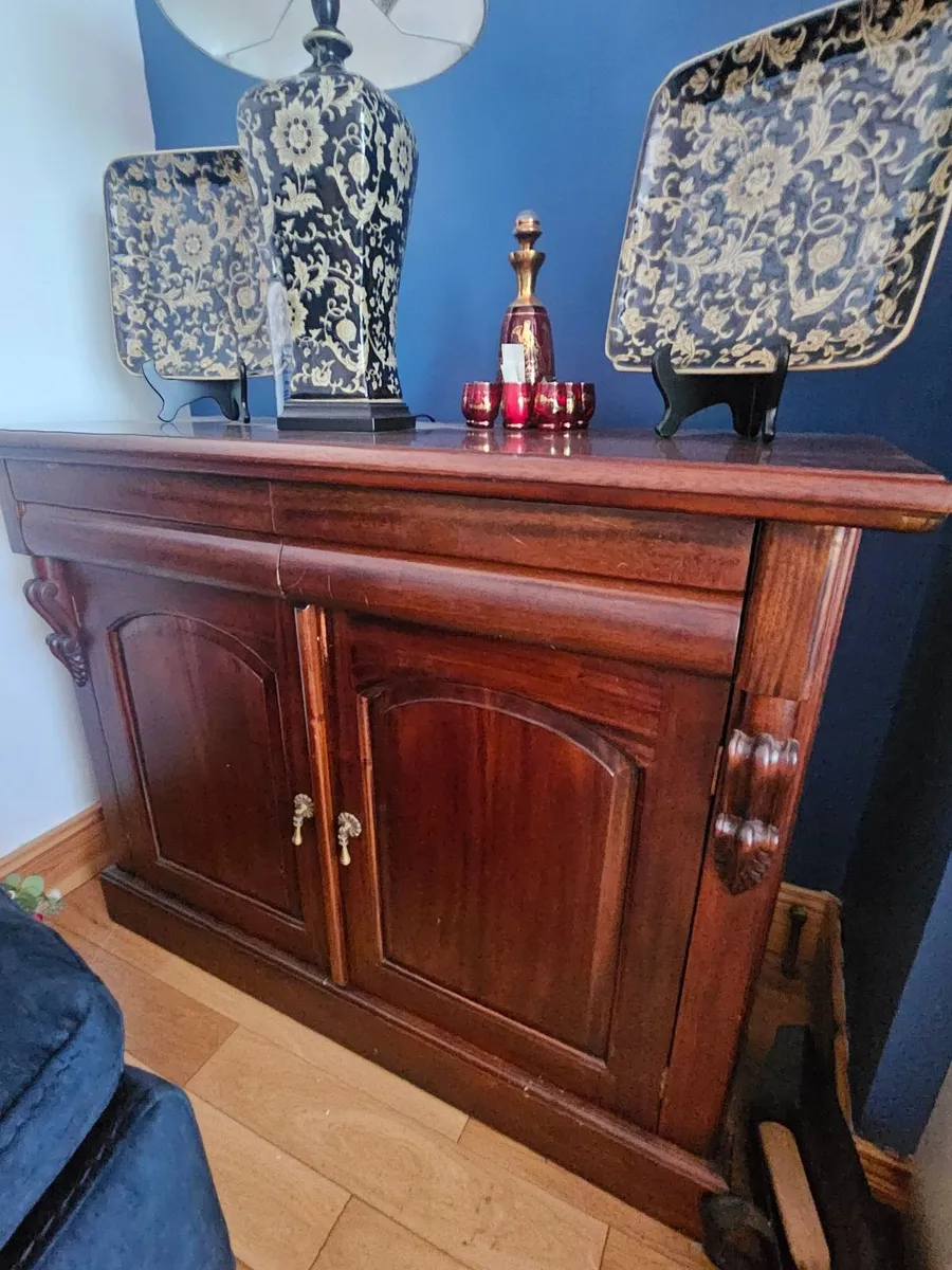 Antique style Sideboard - Image 3
