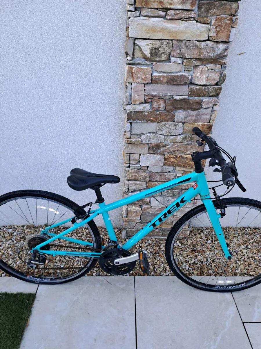 Girls Trek Hybrid - Image 1
