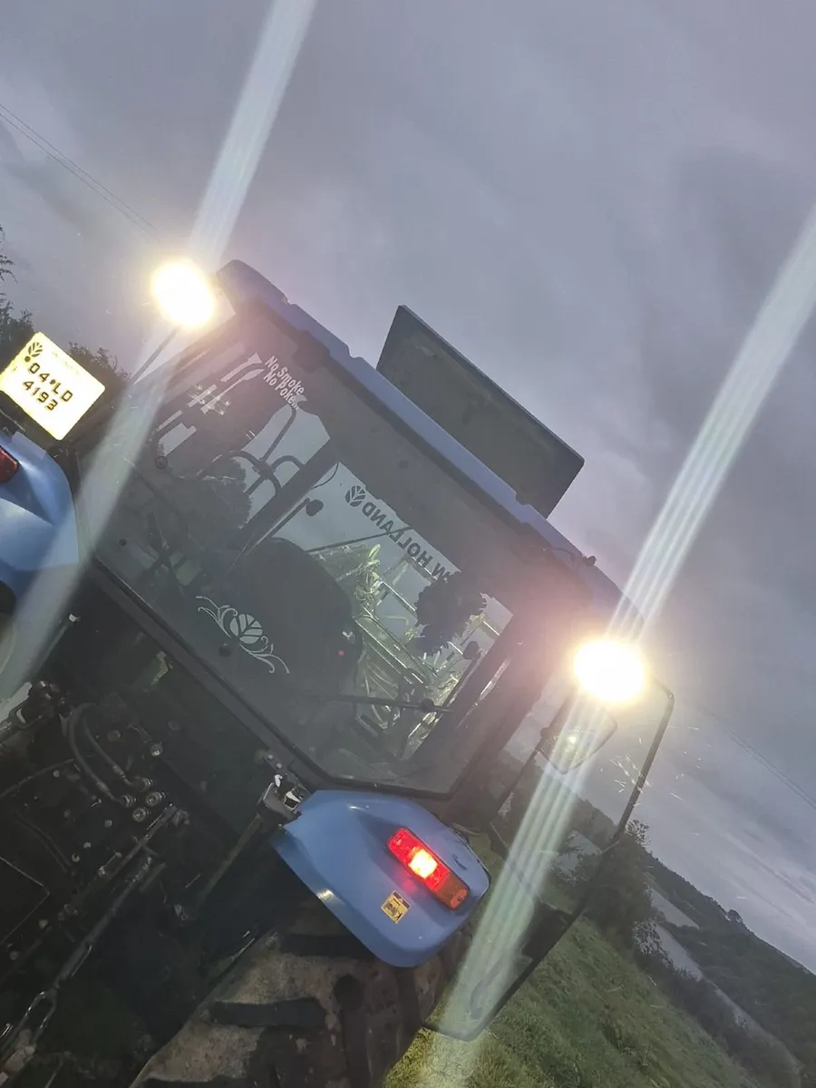New Holland TL90A 2004 - Image 3
