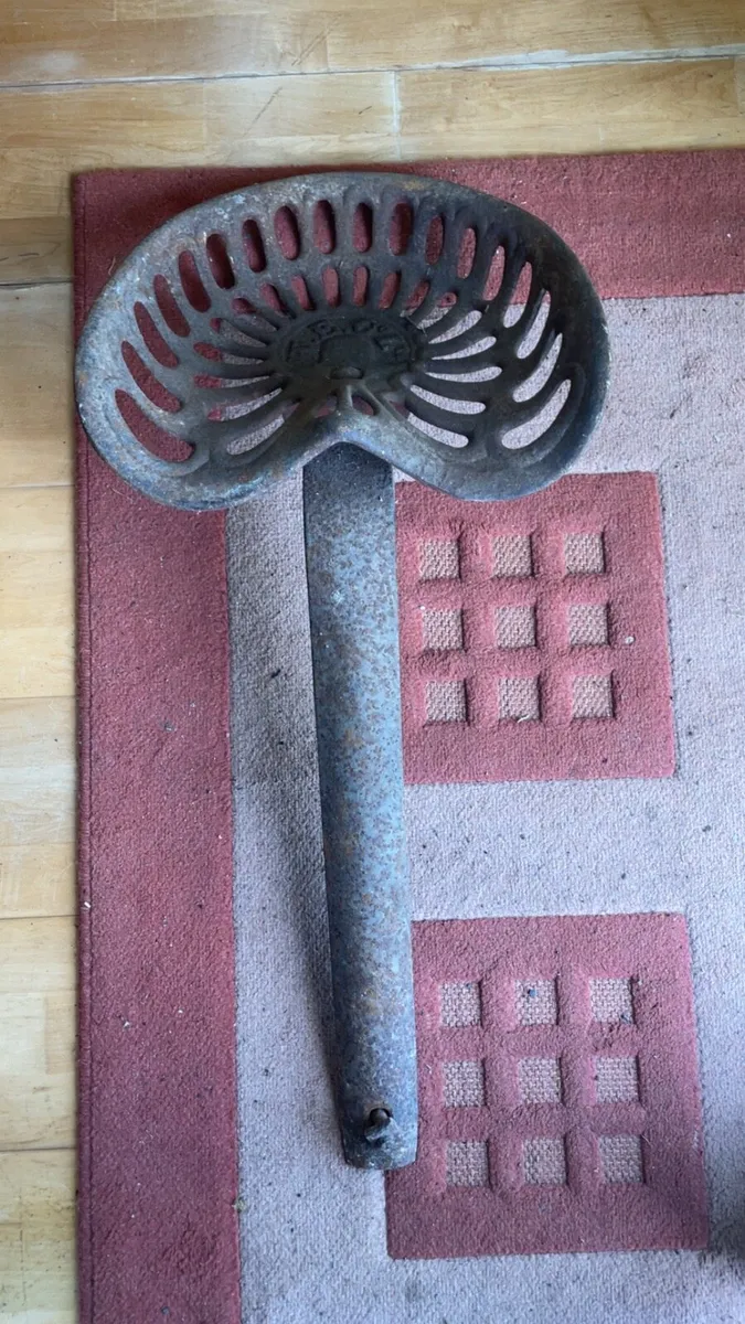 Vintage tractor seat - Image 1