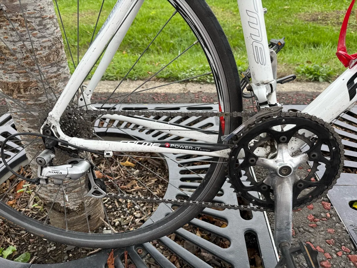Form Reve Road Bike with Unused SKS Mudguards - Image 2