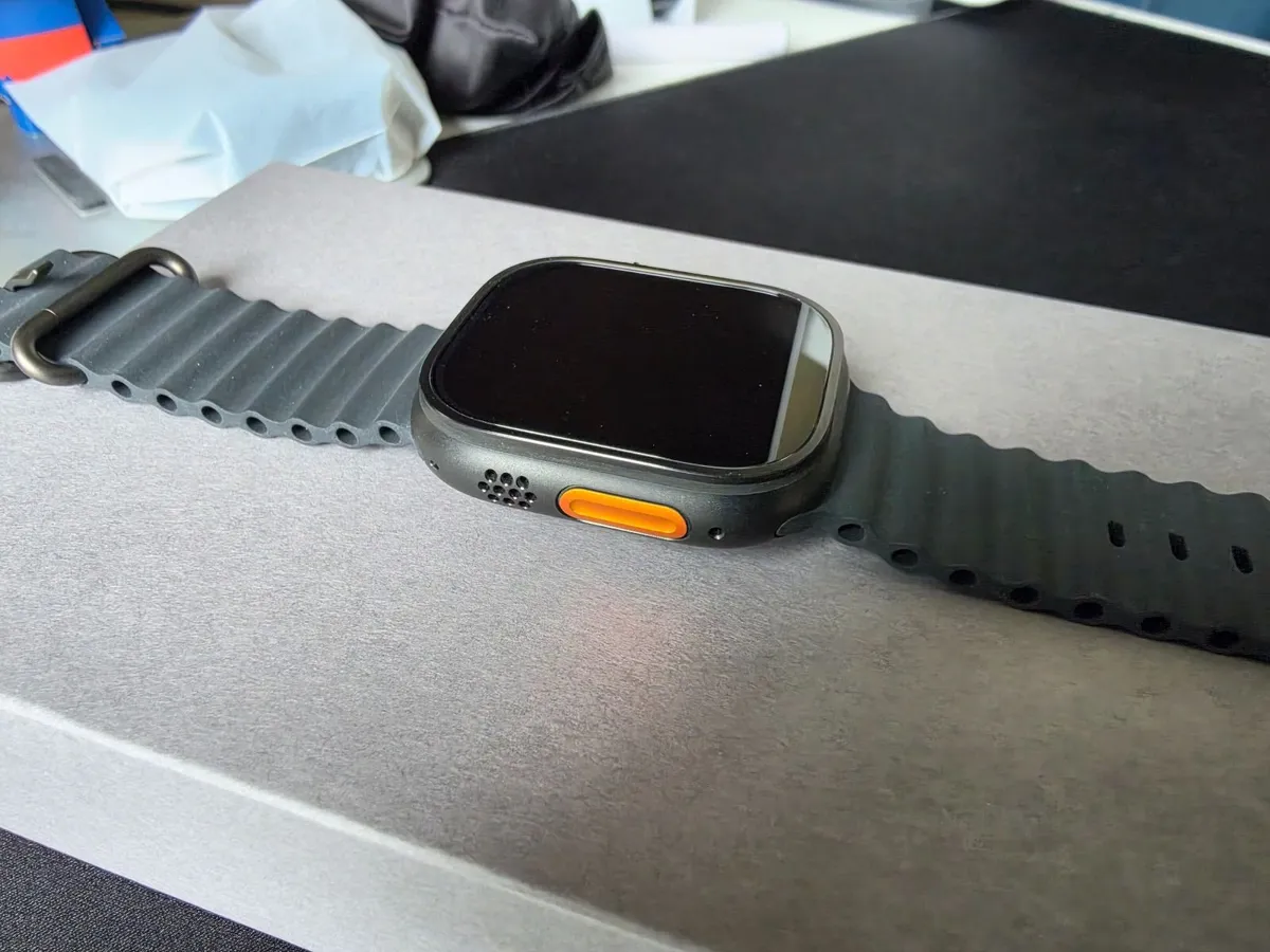Apple Watch Ultra 3 49mm Black Titanium — Like New - Image 3