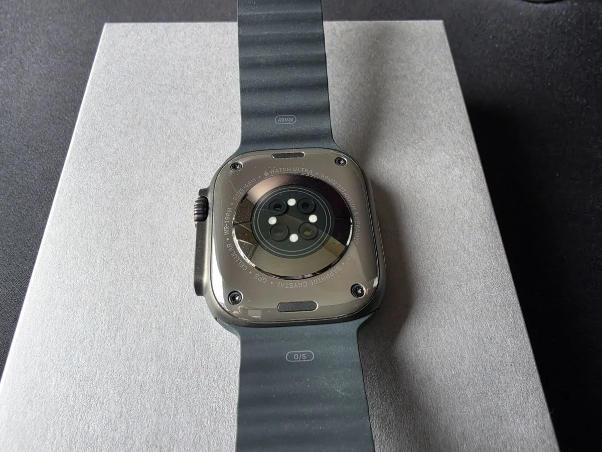 Apple Watch Ultra 3 49mm Black Titanium — Like New - Image 4
