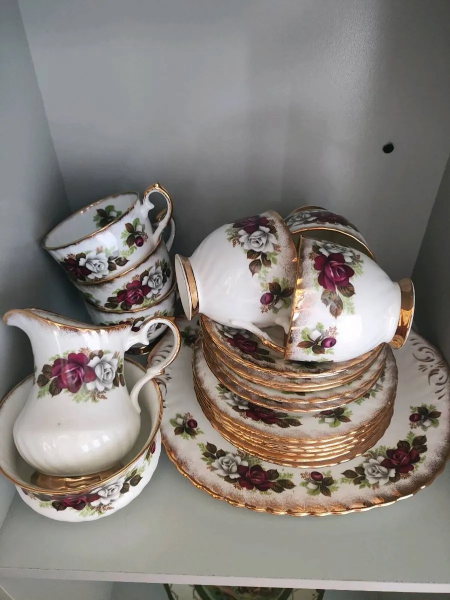 Elizabethan Tea Set