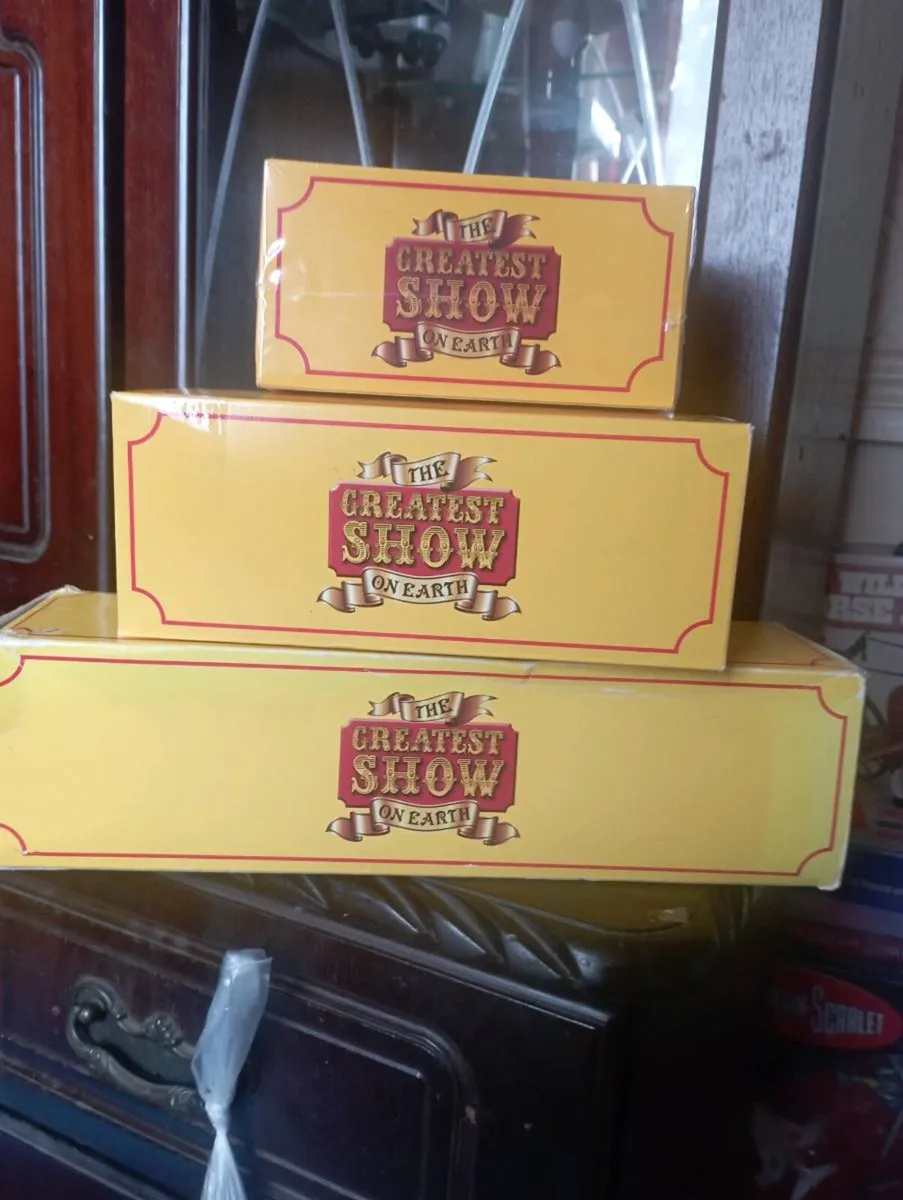THE GREATEST SHOWMAN CIRCUS VERTICALS  COLLECTION - Image 1