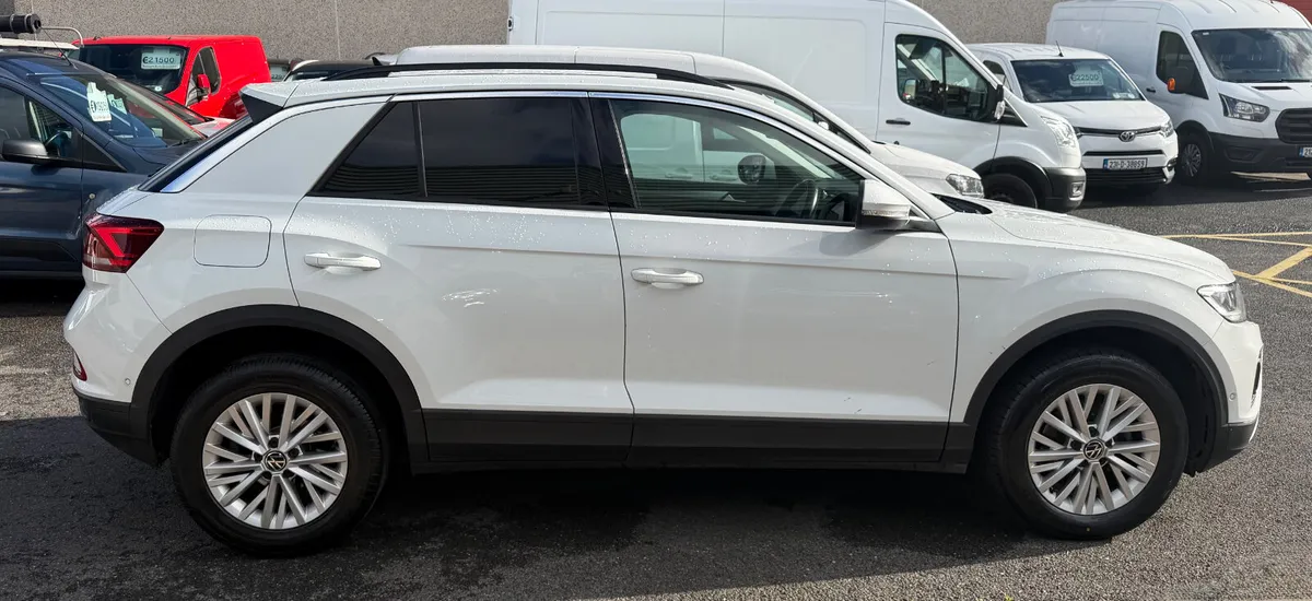 232 Volkswagen T-Roc Commercial - Image 3