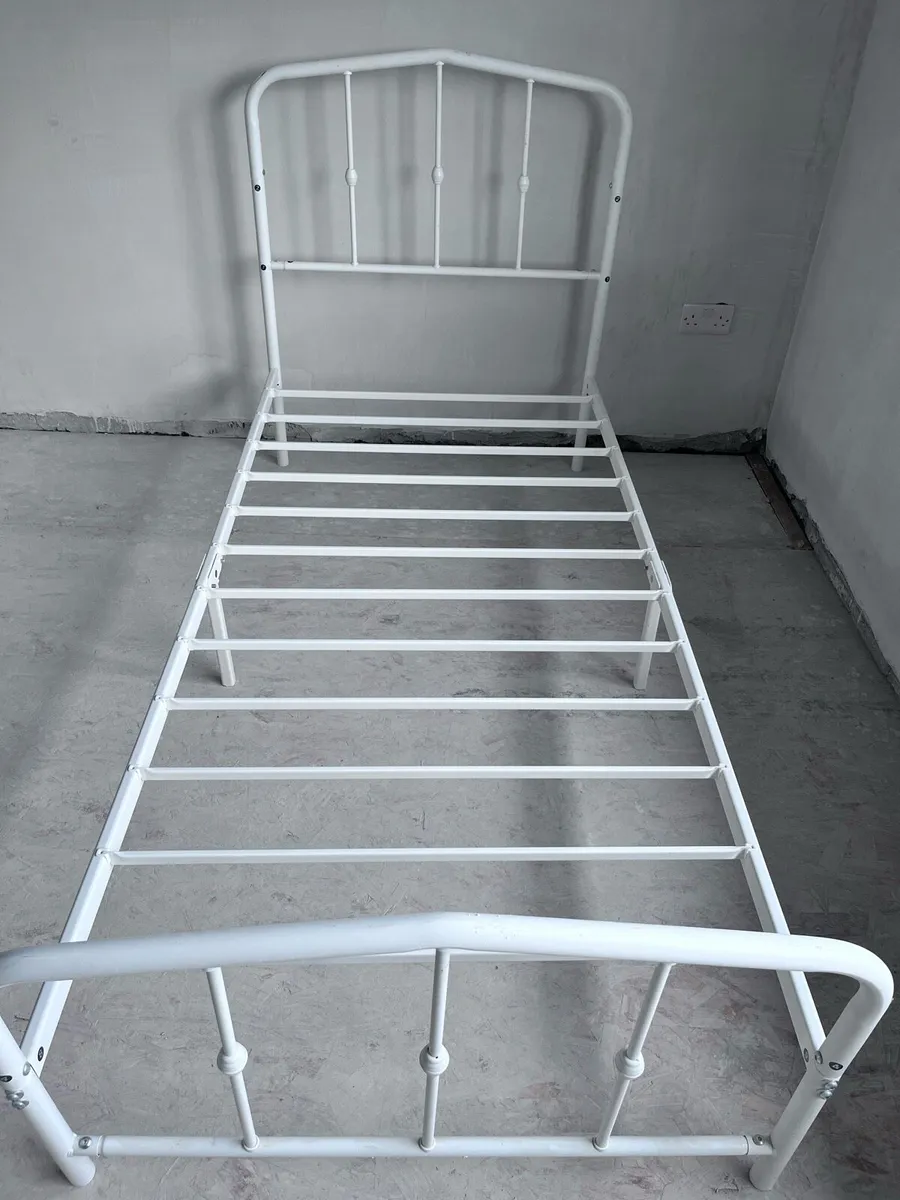 Single bed frame - Image 1