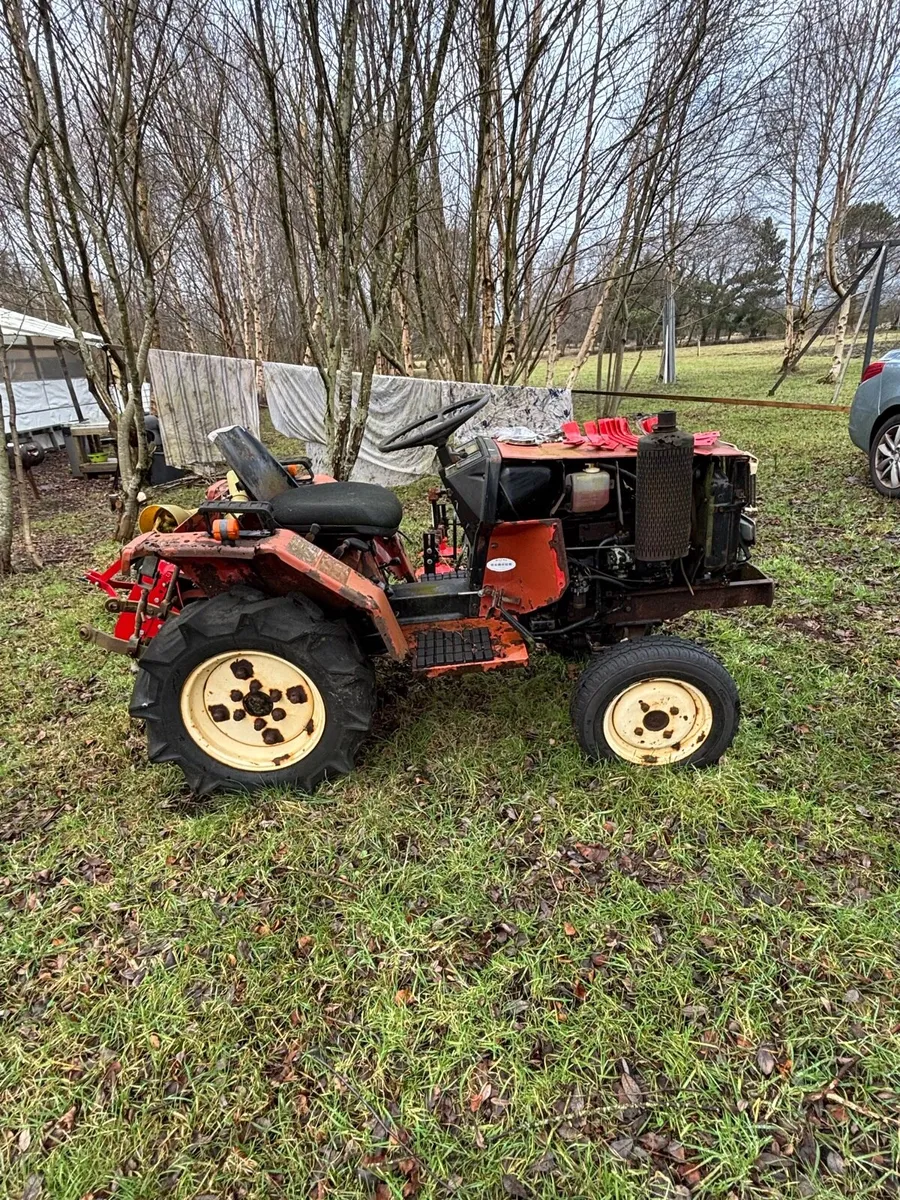 Old tractor - Image 1