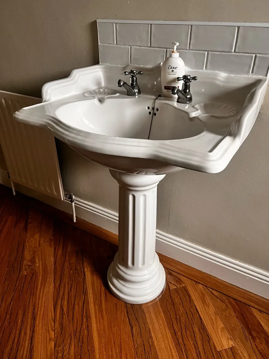 Bathroom sink with taps and pedestal to match