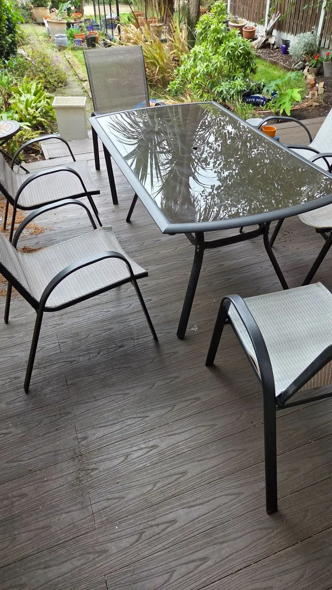 Garden table with 6 chairs - Image 1