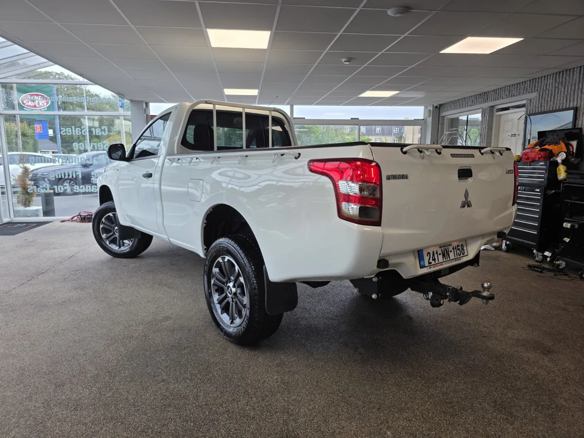 Mitsubishi Triton 2.4 D 2 Seat Automatic 2024 - Image 4