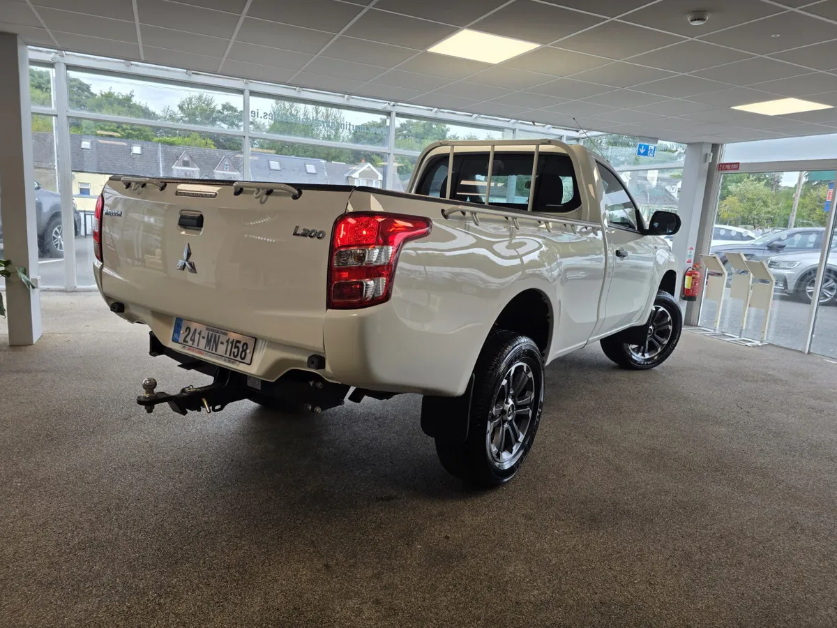 Mitsubishi Triton 2.4 D 2 Seat Automatic 2024 - Image 3