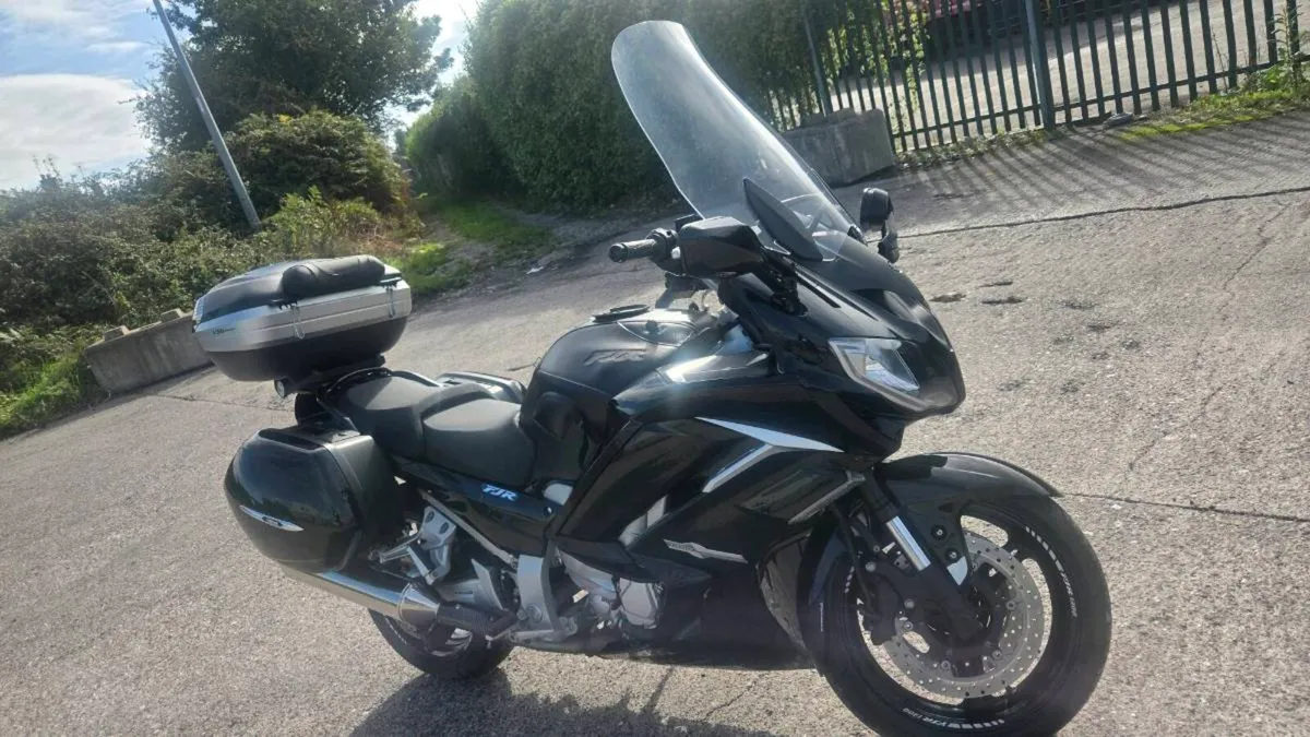 Yamaha FJR100 in spotless condition - Image 1