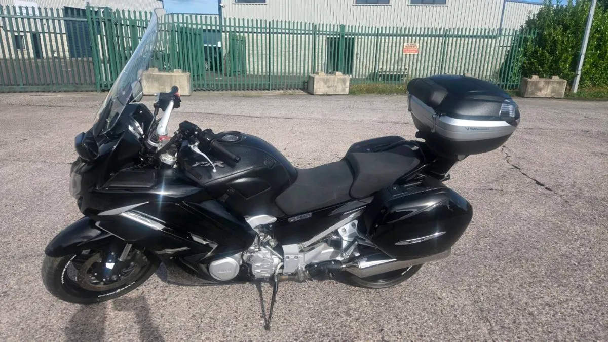 Yamaha FJR100 in spotless condition - Image 2