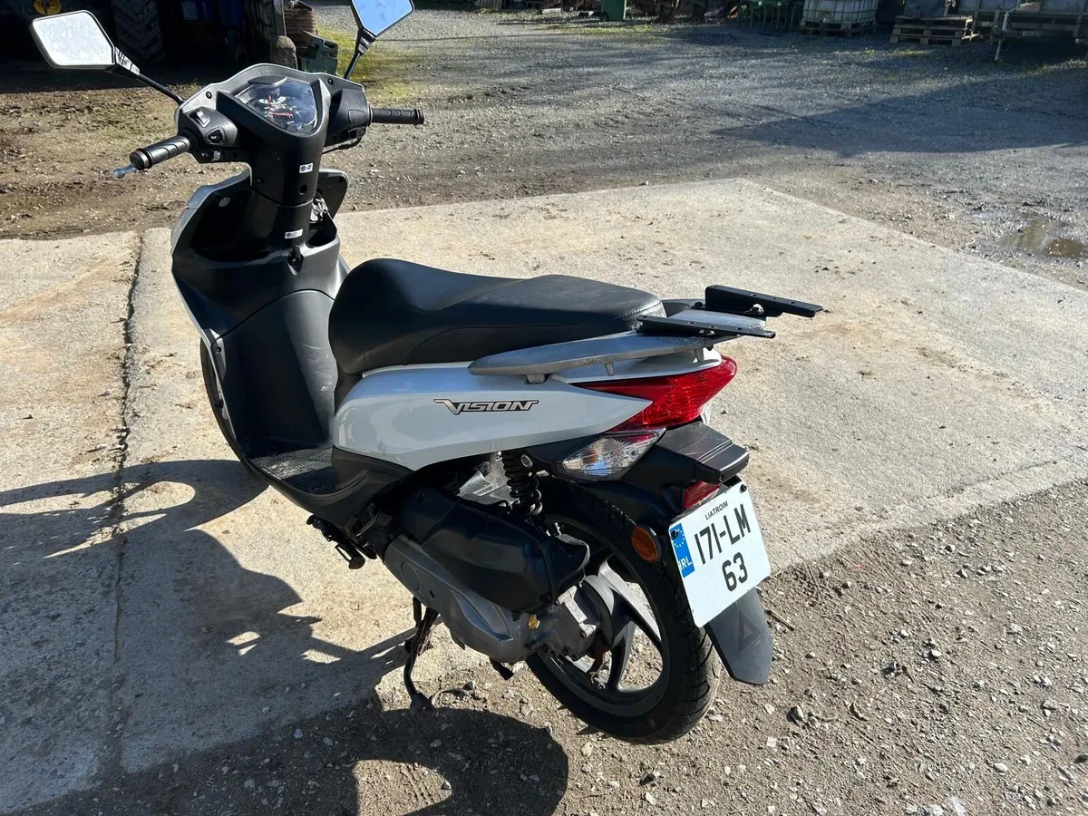 Honda scooter - Image 4