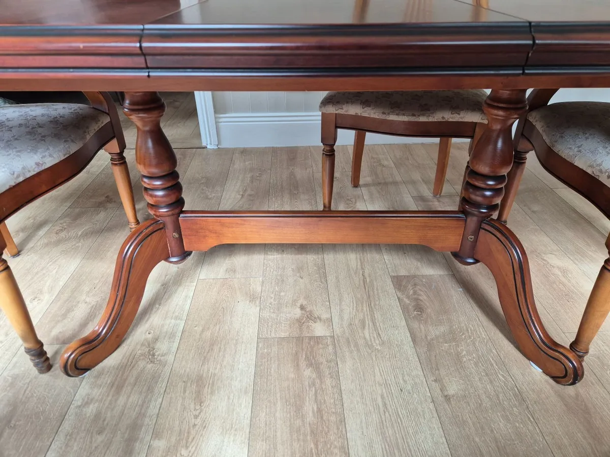 Dining Table and chairs - Image 2