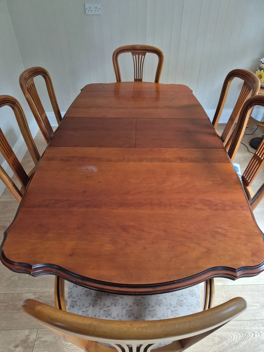 Dining Table and chairs - Image 1
