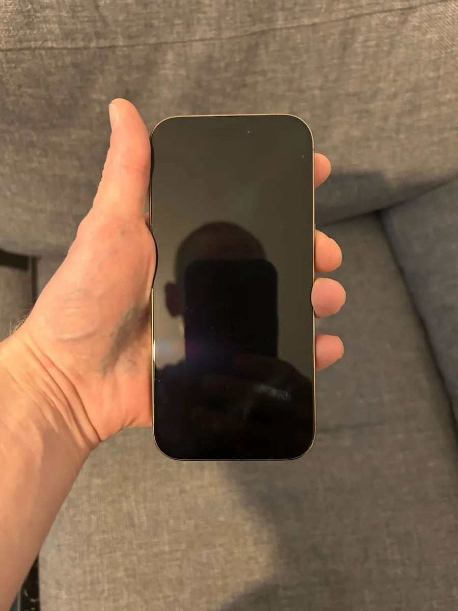 iPhone 16 pro, gold, 128gb unlocked, 93% battery - Image 2